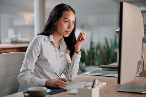 HR manager deciding which HR KPIs to track