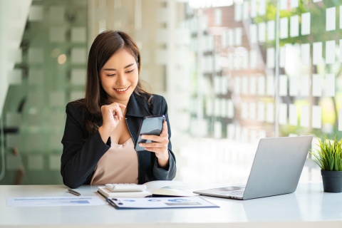 HR manager researching how to hire in Trinidad and Tobago
