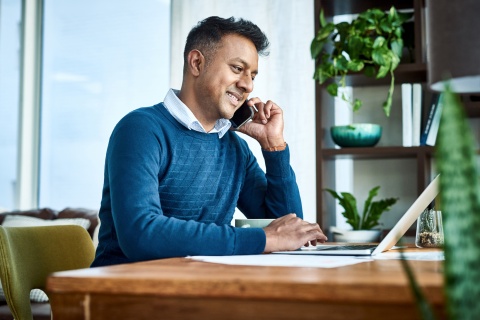 Businessman researching how to use EOR to navigate US labor shortage