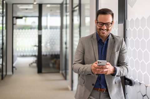 CHRO thinking about using an EOR vs. a payroll provider