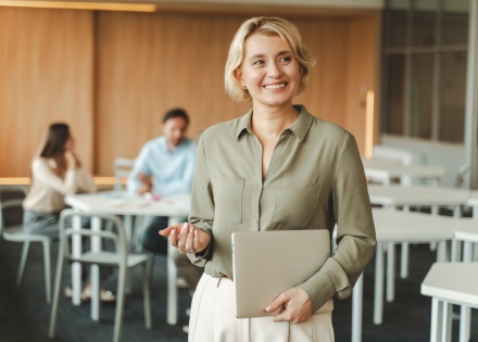 Businesswoman reflecting on the impacts of AI payroll