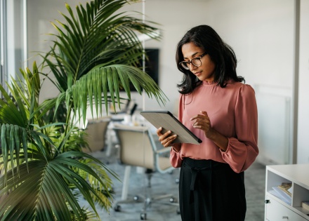 Global HR manager researching work visas in Costa Rica
