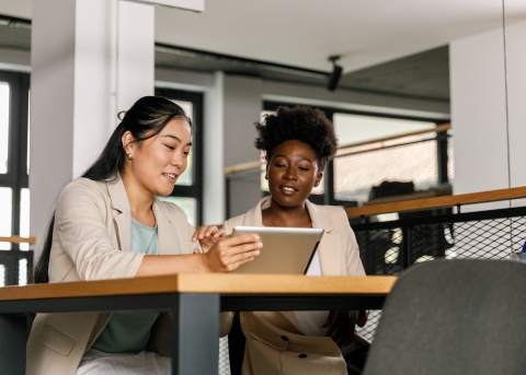 HR leaders works alongside employee to make sure they are set up for success. 