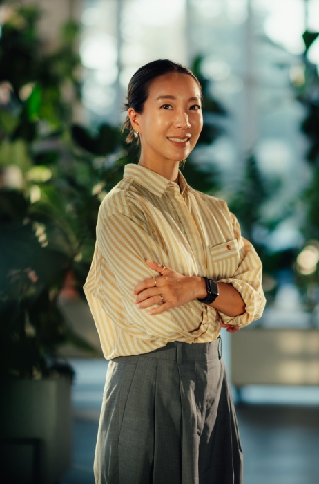 Woman in the finance industry confident after working with Pebl EOR.