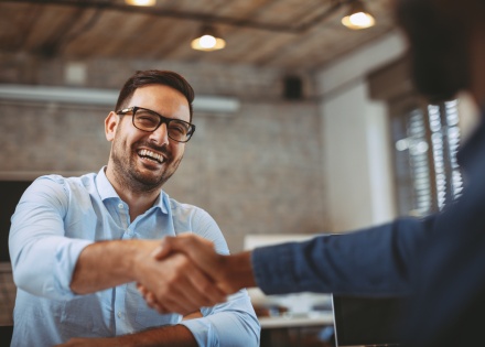 Global HR manager hiring an employee in Turkey