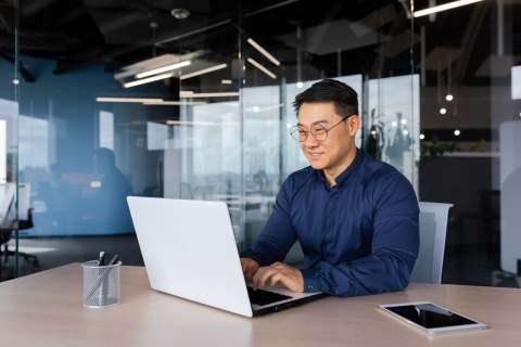 HR manager researches how to get work authorization in China