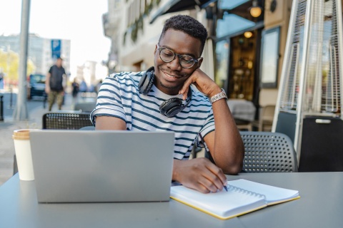 HR manager researching how to get work authorization in Cote d'Ivoire