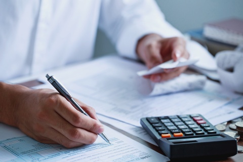 Analyzing Legal & Risk Analysis for Global Growth