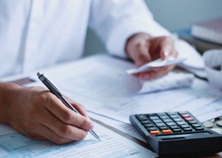 Analyzing Legal & Risk Analysis for Global Growth