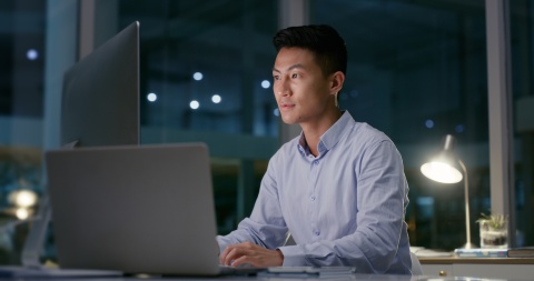 Global HR manager researching payroll tax in Nepal