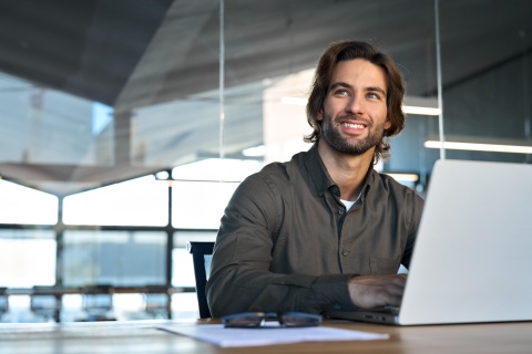 Global HR manager researching the average salary in Nepal