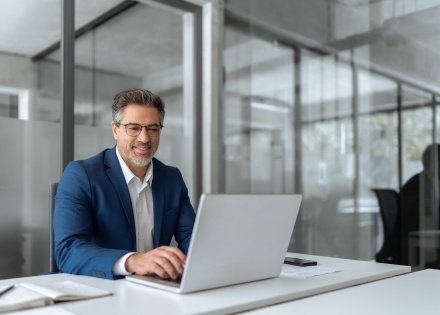 Global HR manager researching how to hire employees quickly