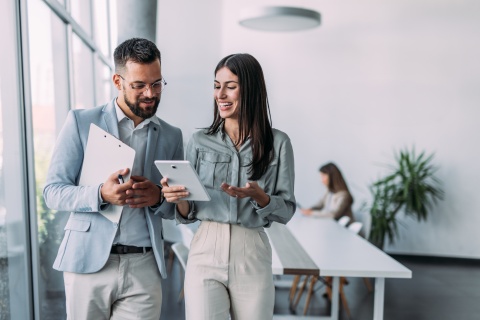 HR professionals discussing HR best practices in tech