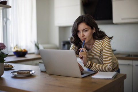 HR manager creating an employee satisfaction survey