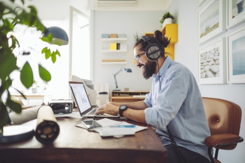 CHRO overcoming HR challenges in startups in his office